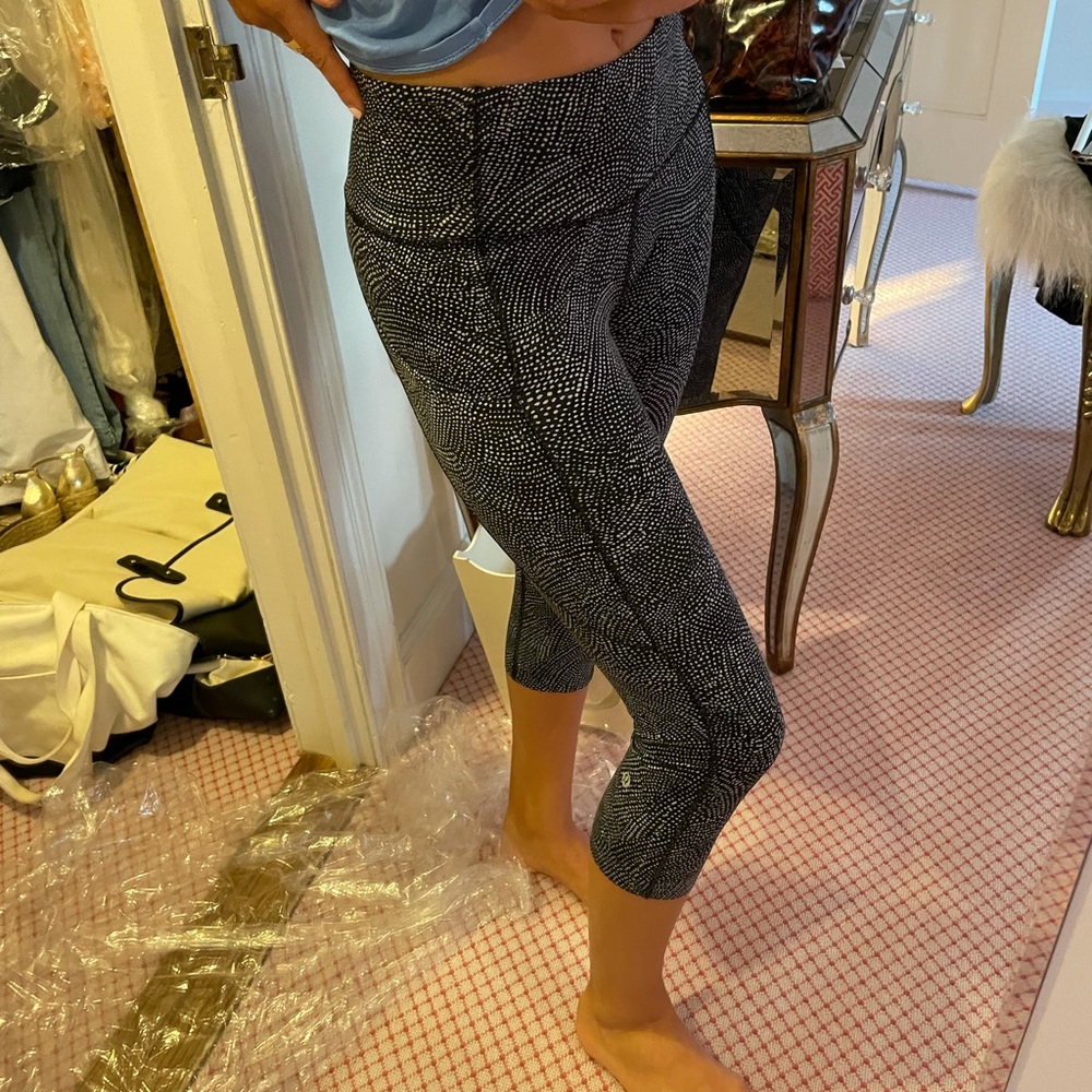 Black and white dotted Lululemon leggings